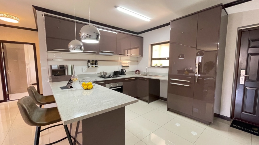 To Let 2 Bedroom Property for Rent in Broadacres Gauteng