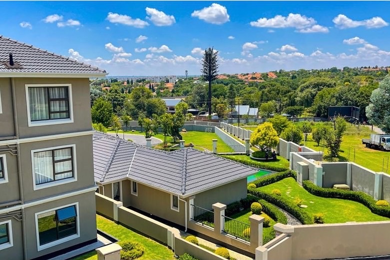 To Let 2 Bedroom Property for Rent in Broadacres Gauteng