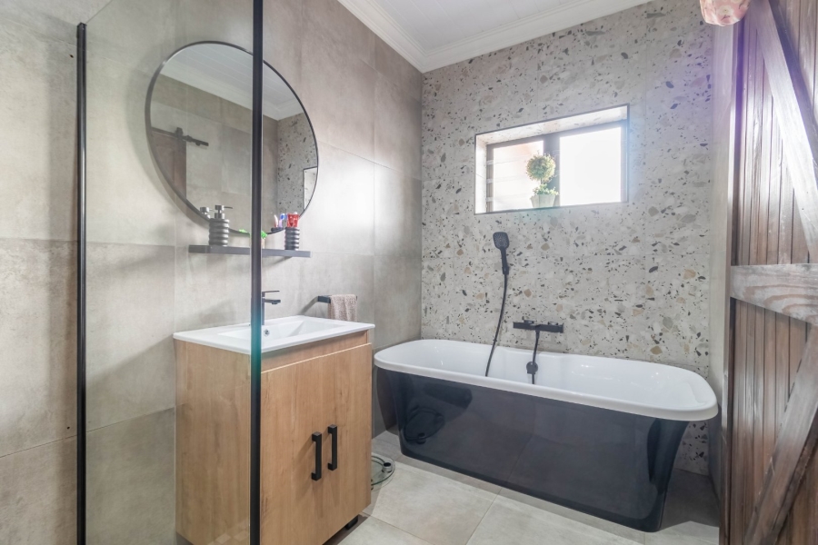 4 Bedroom Property for Sale in Edenvale Central Gauteng