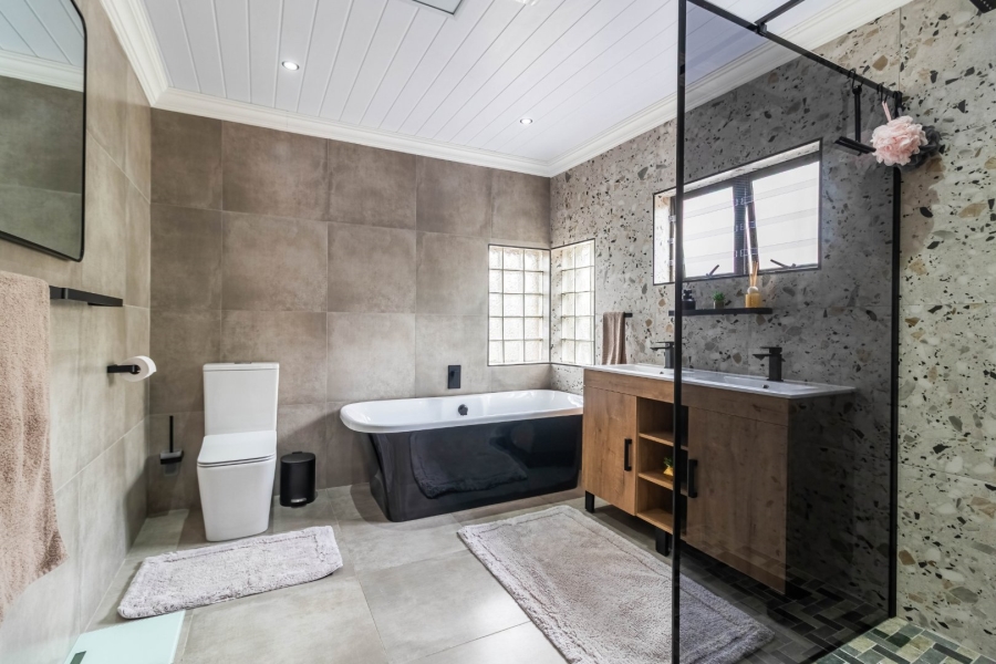 4 Bedroom Property for Sale in Edenvale Central Gauteng