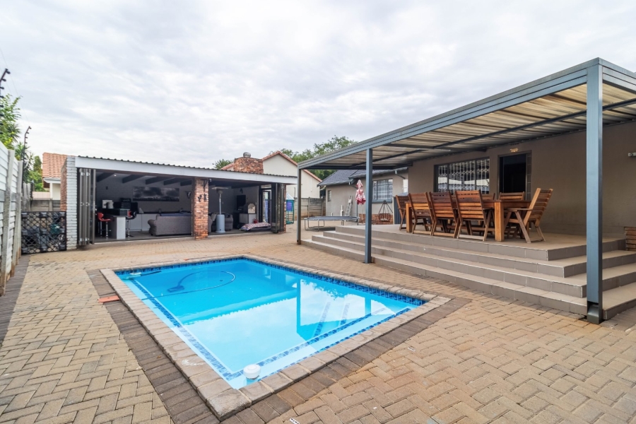 4 Bedroom Property for Sale in Edenvale Central Gauteng