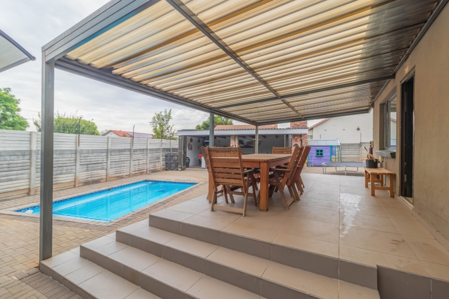 4 Bedroom Property for Sale in Edenvale Central Gauteng