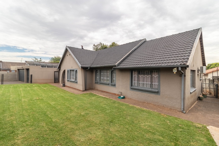 4 Bedroom Property for Sale in Edenvale Central Gauteng
