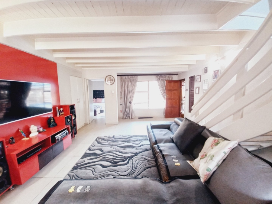 5 Bedroom Property for Sale in Eden Glen Gauteng