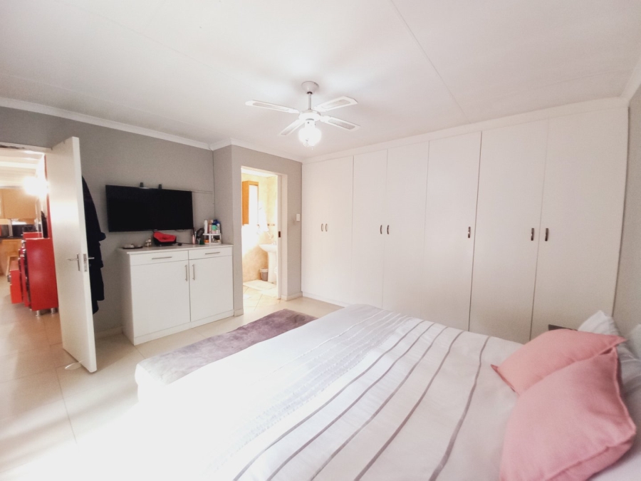 5 Bedroom Property for Sale in Eden Glen Gauteng