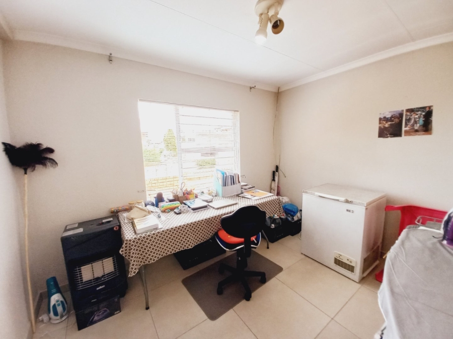 5 Bedroom Property for Sale in Eden Glen Gauteng