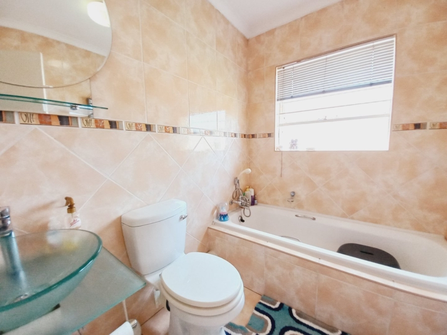 5 Bedroom Property for Sale in Eden Glen Gauteng