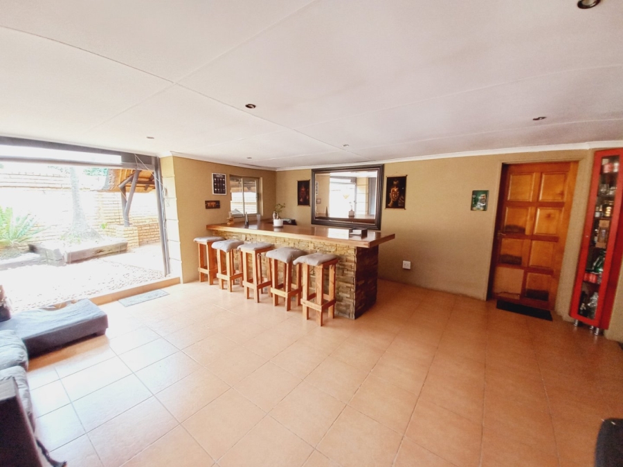 5 Bedroom Property for Sale in Eden Glen Gauteng