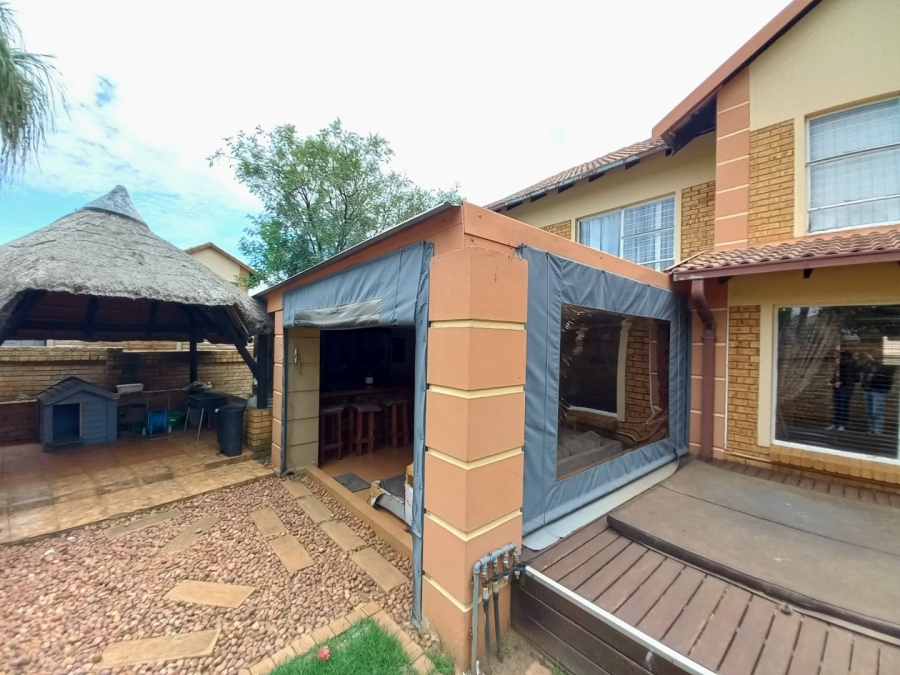 5 Bedroom Property for Sale in Eden Glen Gauteng