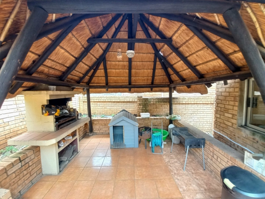 5 Bedroom Property for Sale in Eden Glen Gauteng