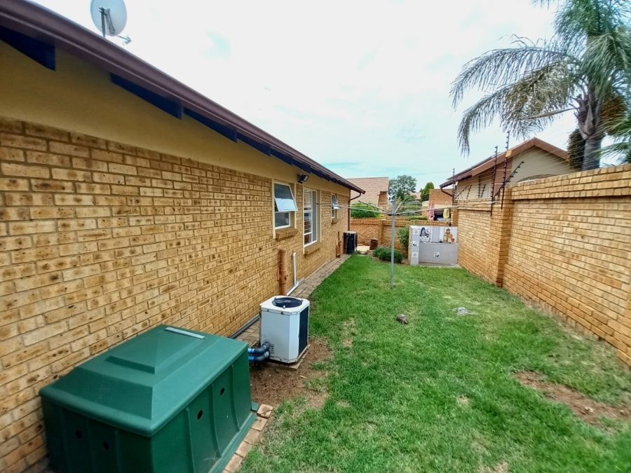 5 Bedroom Property for Sale in Eden Glen Gauteng