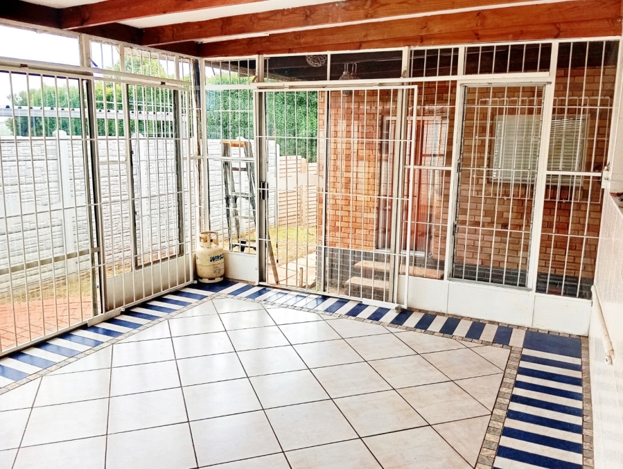 To Let 3 Bedroom Property for Rent in Florida Gauteng