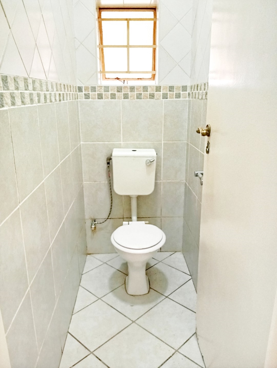 To Let 3 Bedroom Property for Rent in Florida Gauteng