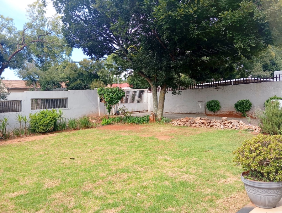 To Let 3 Bedroom Property for Rent in Florida Gauteng