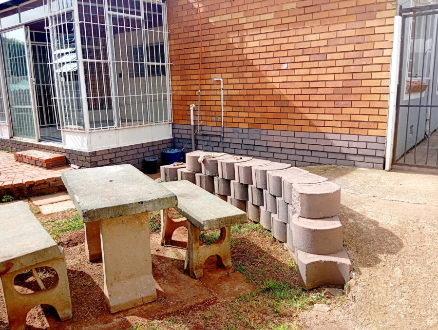 To Let 3 Bedroom Property for Rent in Florida Gauteng