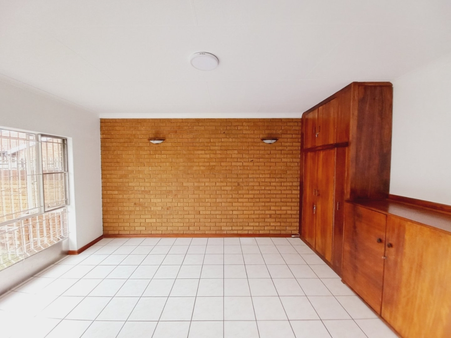 3 Bedroom Property for Sale in Rustivia Gauteng