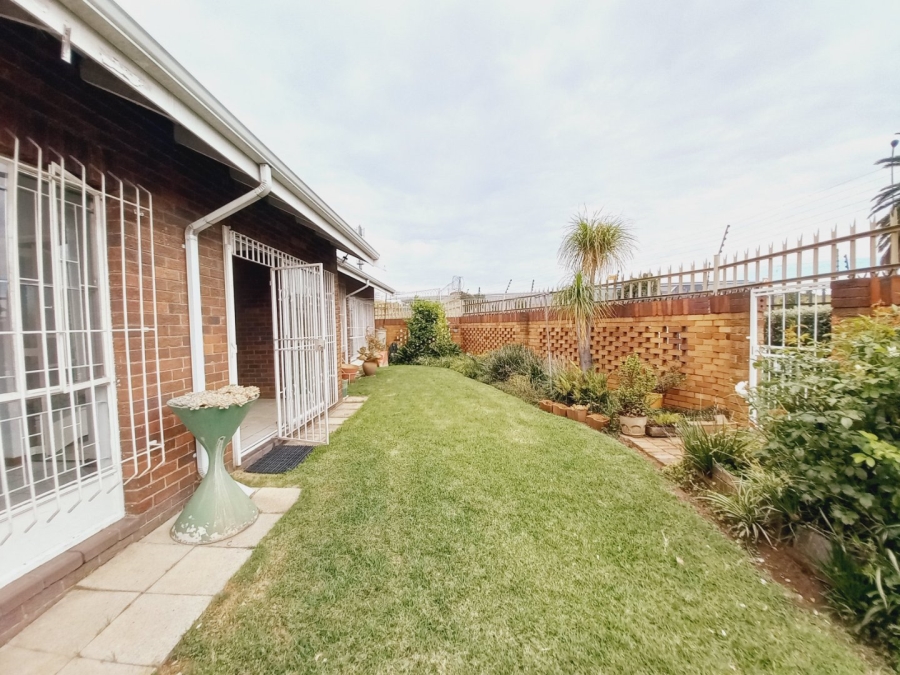 3 Bedroom Property for Sale in Rustivia Gauteng