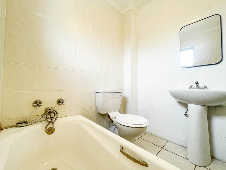 To Let 1 Bedroom Property for Rent in Sandown Gauteng