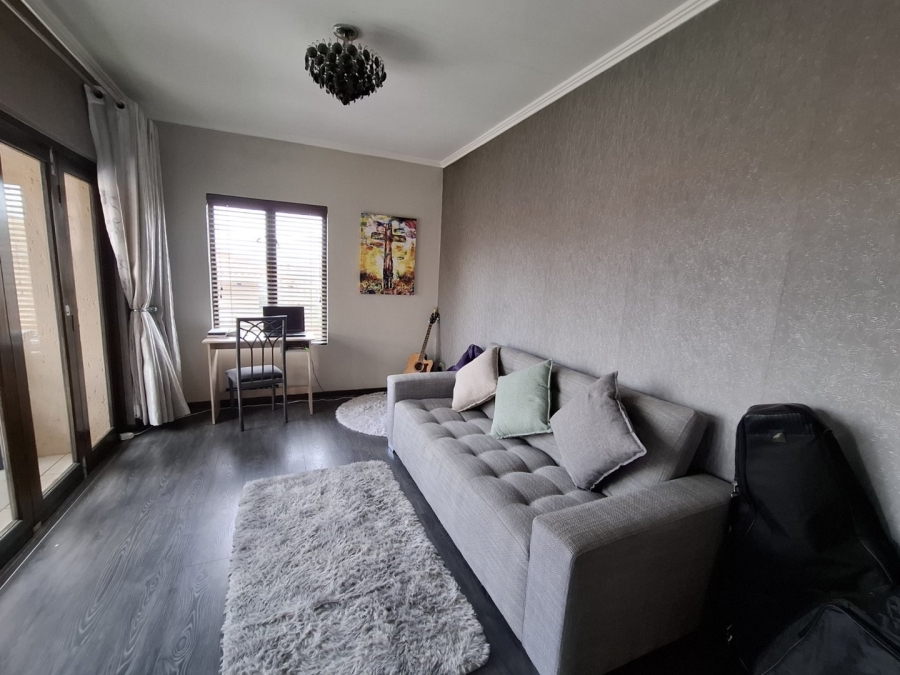 2 Bedroom Property for Sale in Sunninghill Gauteng