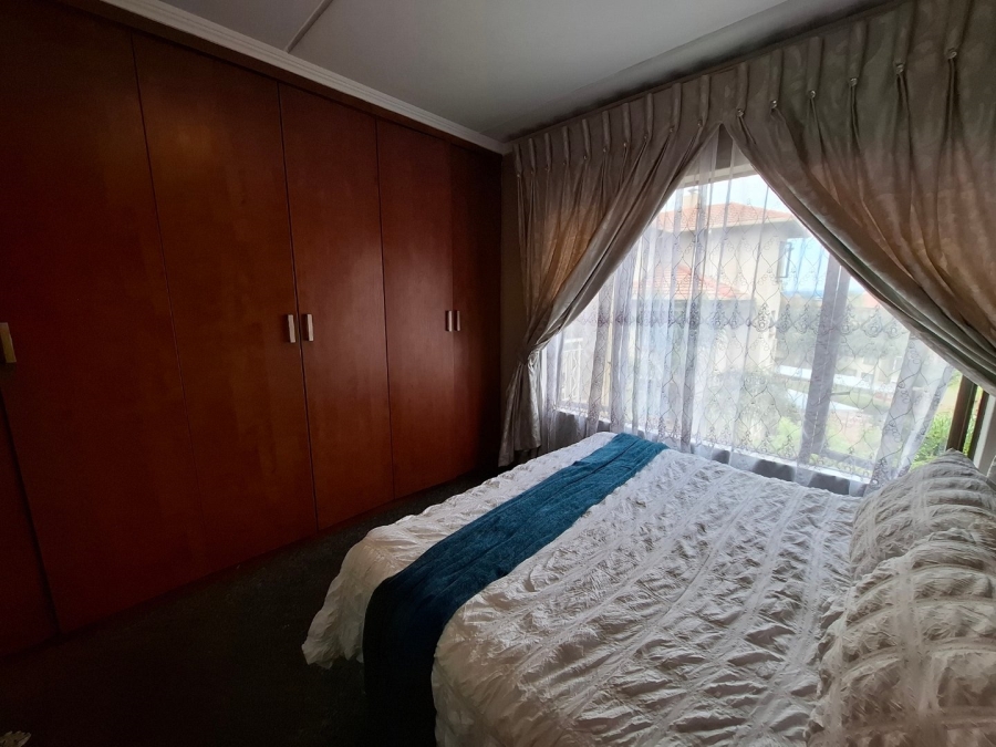 2 Bedroom Property for Sale in Sunninghill Gauteng