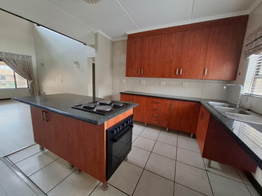 2 Bedroom Property for Sale in Sunninghill Gauteng