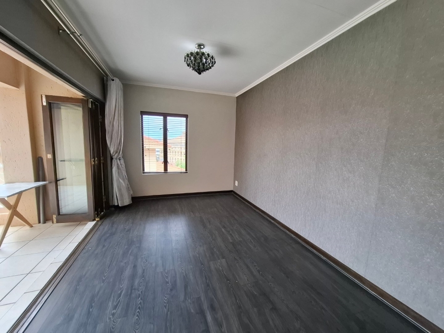 2 Bedroom Property for Sale in Sunninghill Gauteng