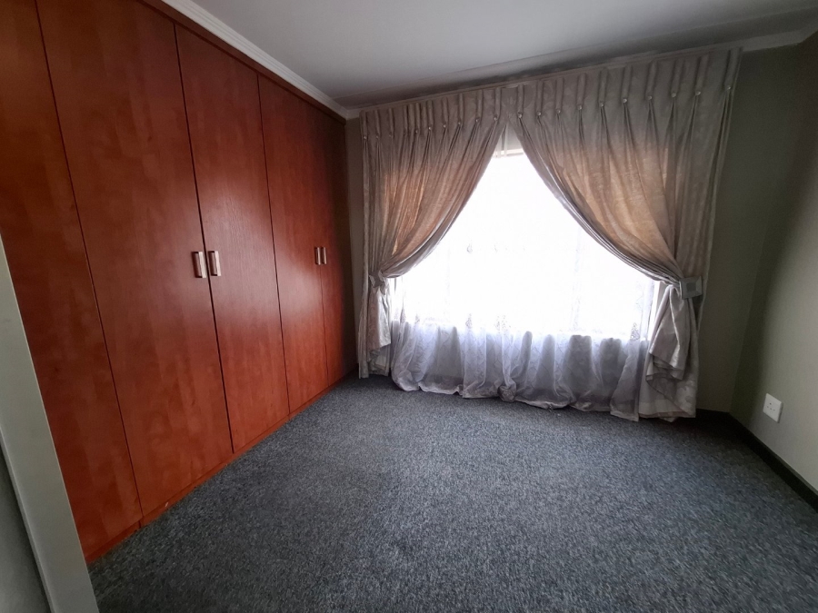 2 Bedroom Property for Sale in Sunninghill Gauteng