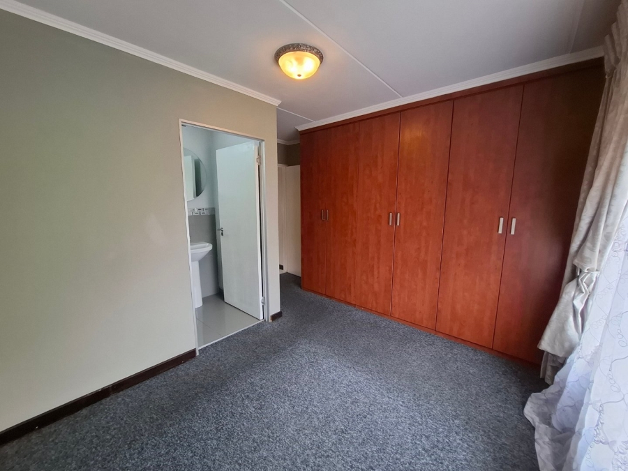 2 Bedroom Property for Sale in Sunninghill Gauteng