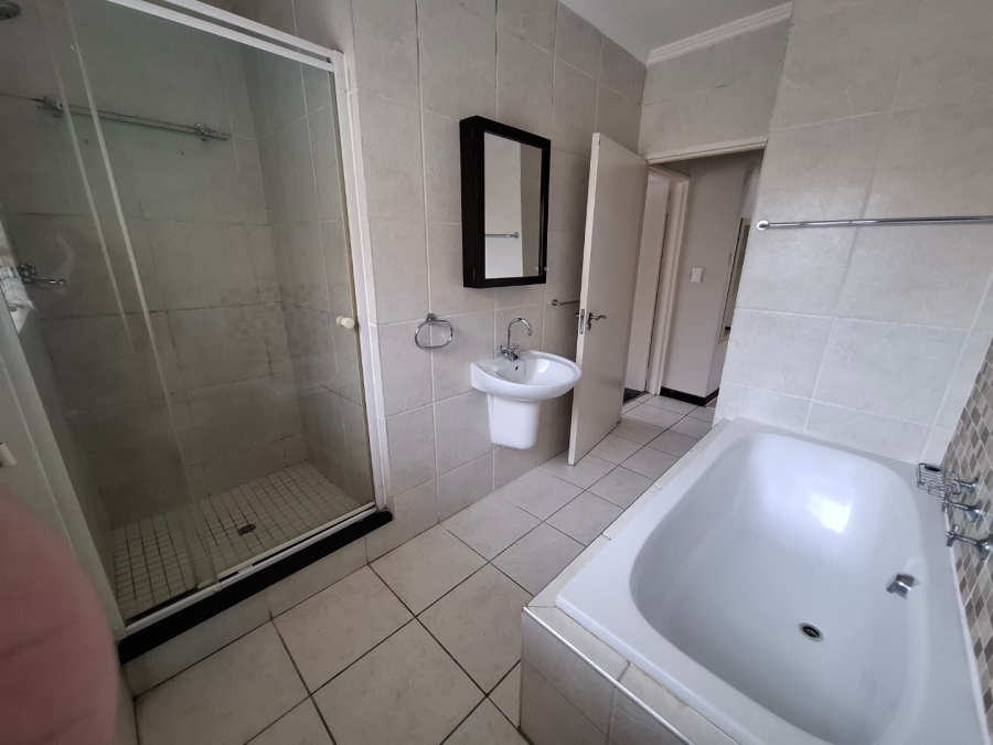 2 Bedroom Property for Sale in Sunninghill Gauteng