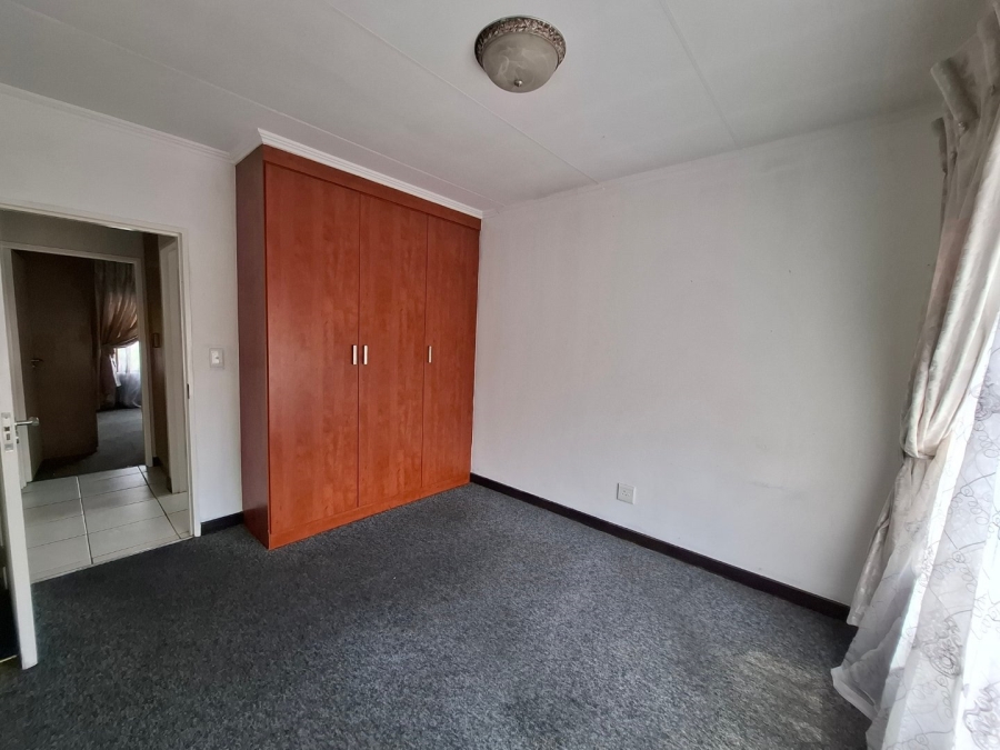 2 Bedroom Property for Sale in Sunninghill Gauteng