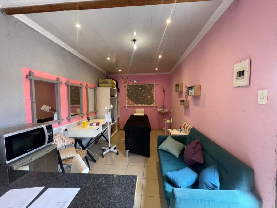 4 Bedroom Property for Sale in Zola Gauteng