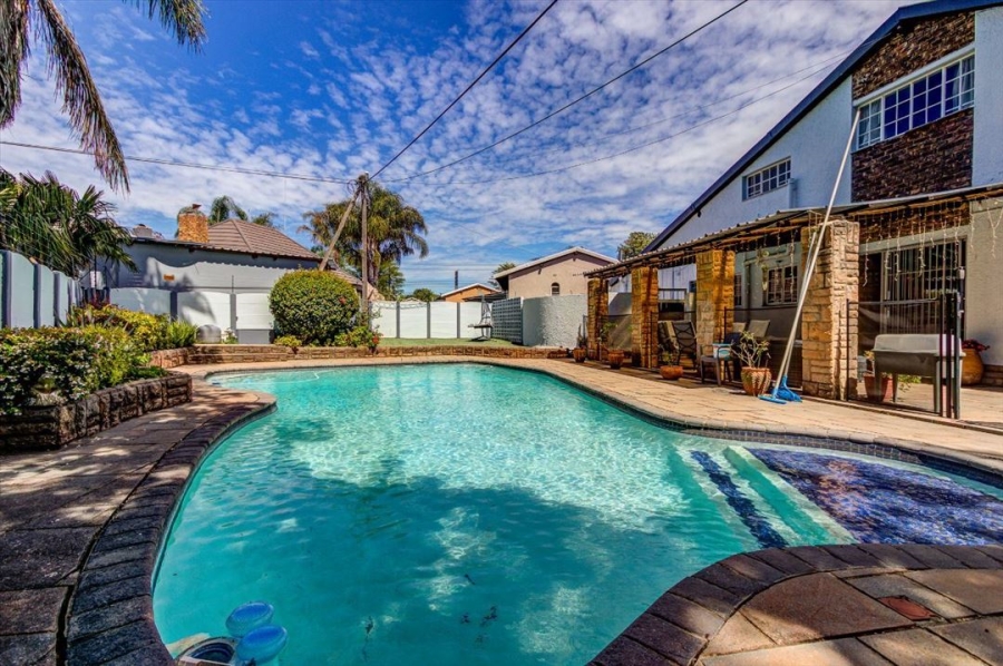 4 Bedroom Property for Sale in Van Riebeeck Park Gauteng