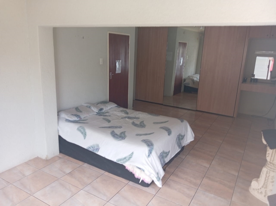 To Let 2 Bedroom Property for Rent in Florida Gauteng
