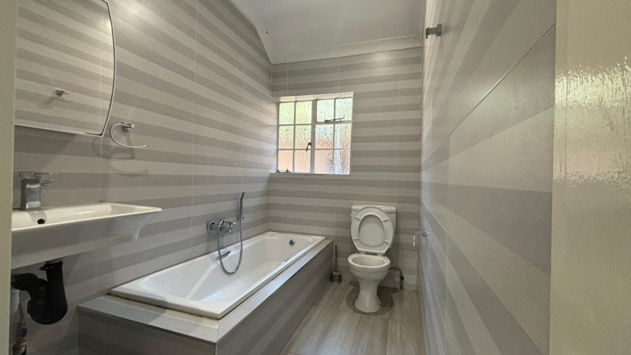 To Let 3 Bedroom Property for Rent in Mondeor Gauteng