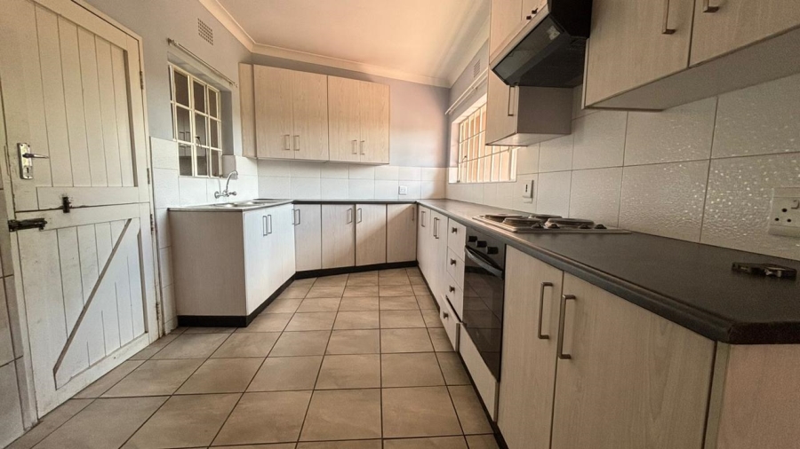 To Let 3 Bedroom Property for Rent in Mondeor Gauteng