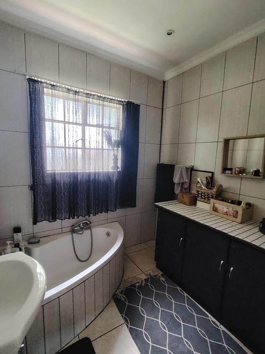 4 Bedroom Property for Sale in Vanderbijlpark SW 1 Gauteng