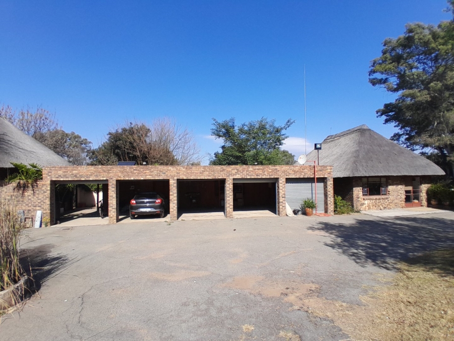 5 Bedroom Property for Sale in Randjesfontein A H Gauteng