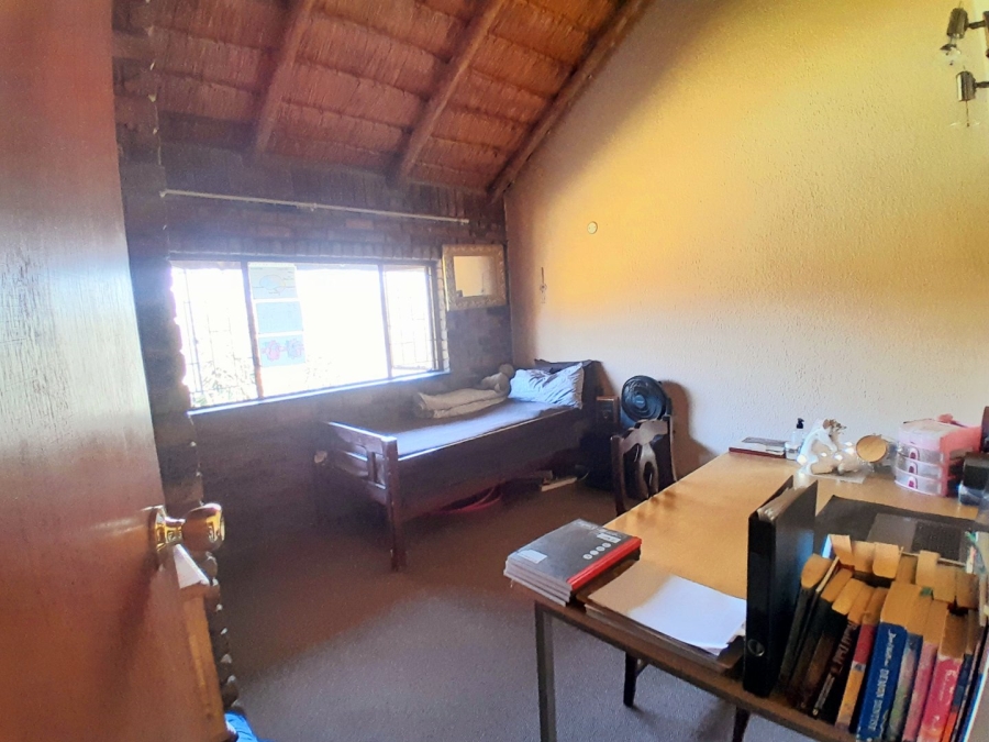 5 Bedroom Property for Sale in Randjesfontein A H Gauteng