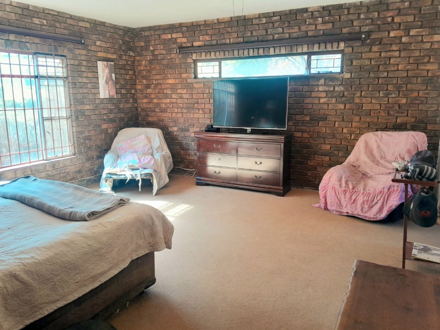 5 Bedroom Property for Sale in Randjesfontein A H Gauteng