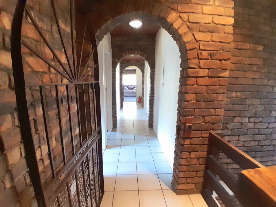 5 Bedroom Property for Sale in Randjesfontein A H Gauteng