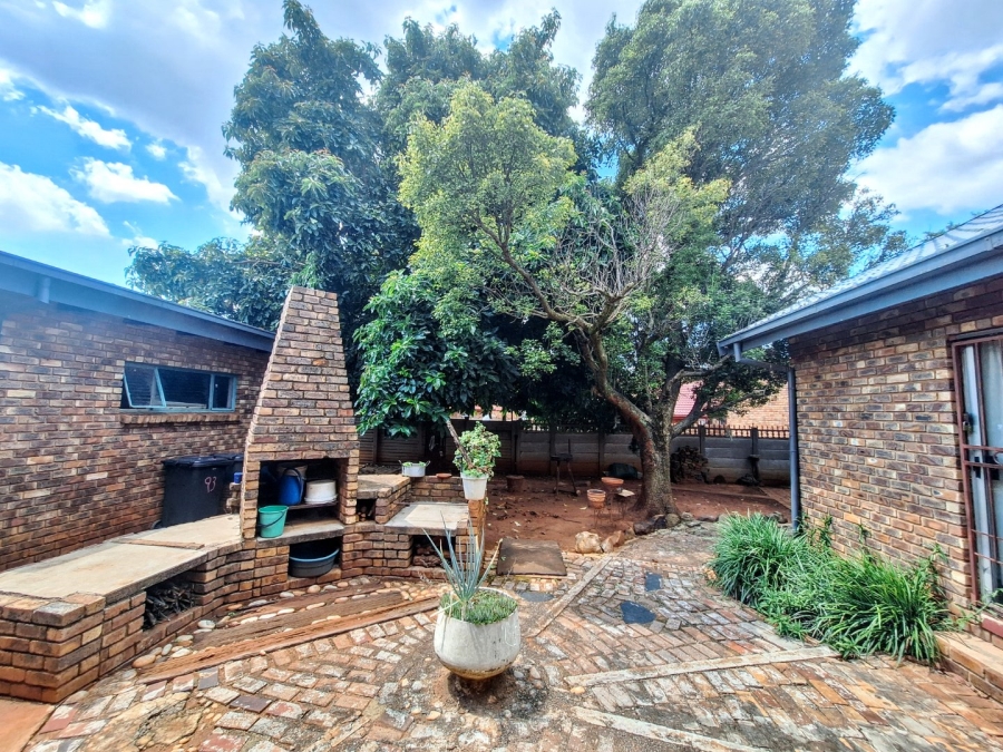 3 Bedroom Property for Sale in The Orchards Gauteng