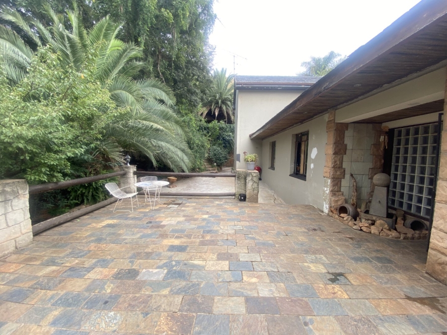 5 Bedroom Property for Sale in Cyrildene Gauteng