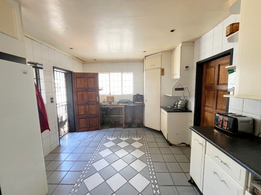 5 Bedroom Property for Sale in Cyrildene Gauteng