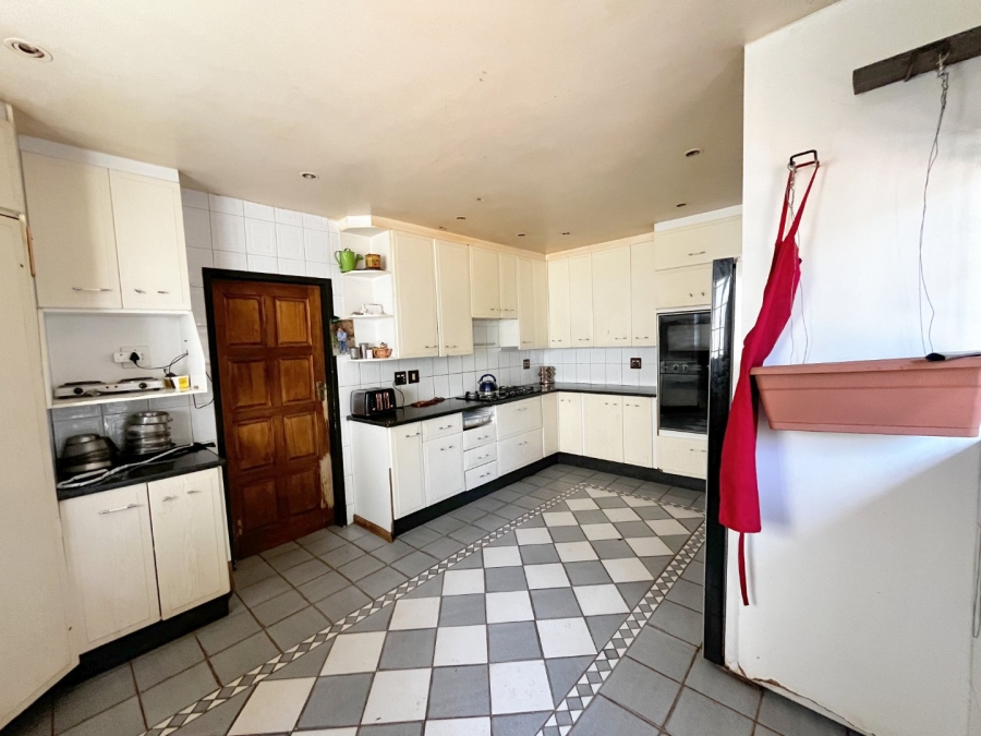 5 Bedroom Property for Sale in Cyrildene Gauteng