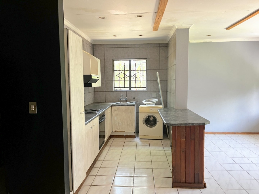 5 Bedroom Property for Sale in Cyrildene Gauteng