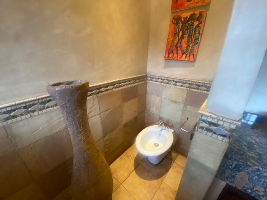 5 Bedroom Property for Sale in Cyrildene Gauteng