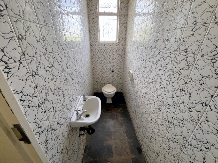 5 Bedroom Property for Sale in Cyrildene Gauteng