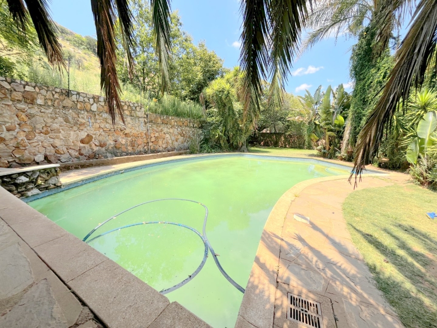 5 Bedroom Property for Sale in Cyrildene Gauteng