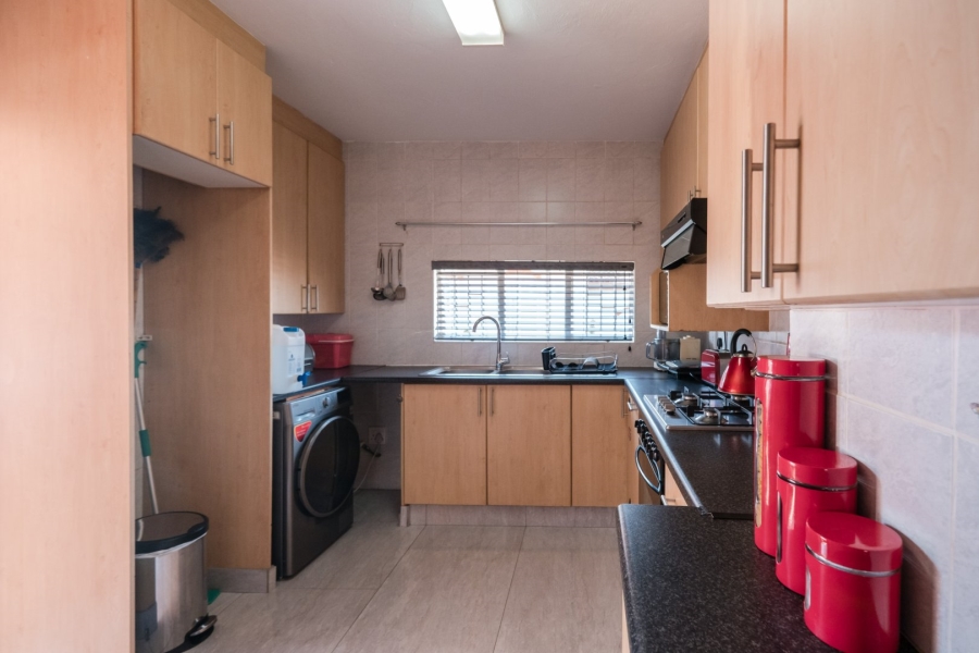 2 Bedroom Property for Sale in Mulbarton Gauteng