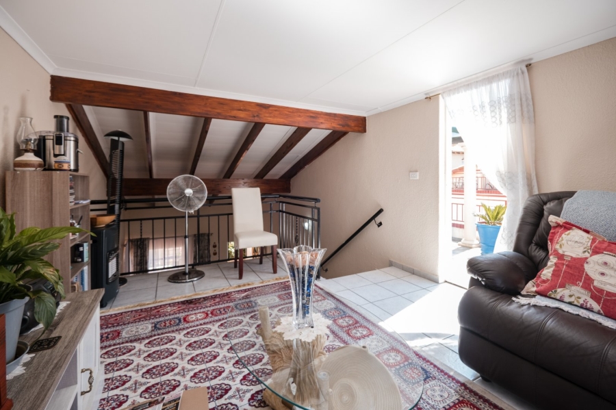 2 Bedroom Property for Sale in Mulbarton Gauteng